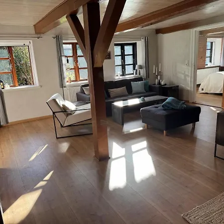 아파트 Charmante Reetdachwohnung Bei Husum Mit Terrasse