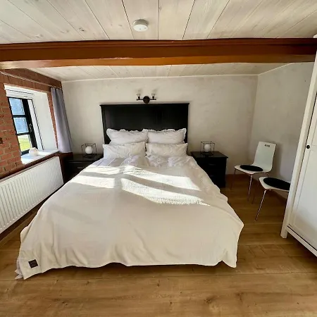 Apartment Charmante Reetdachwohnung Bei Husum Mit Terrasse Rantrum